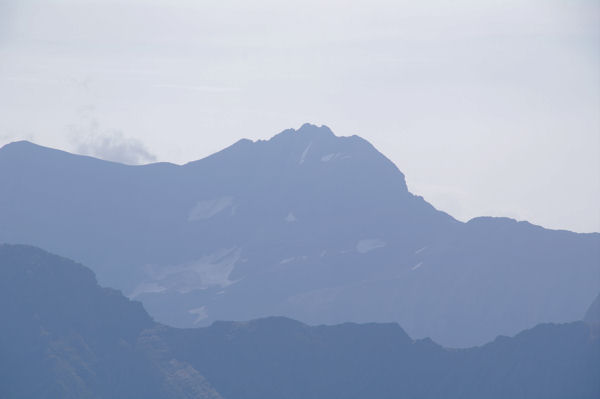 Le Pic de la Munia au dessus du Cirque de Troumouse