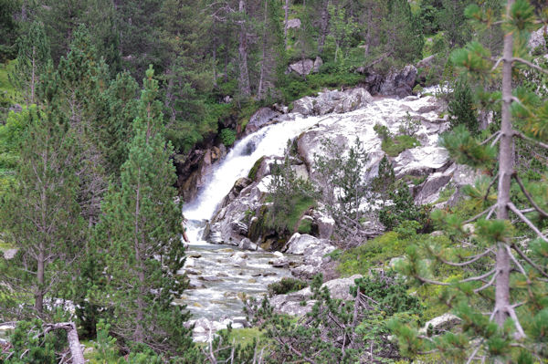 Petite cascade sur le Gave des Oulettes de Gaube