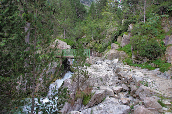 Passage rive droite du Gave des Oulettes de Gaue