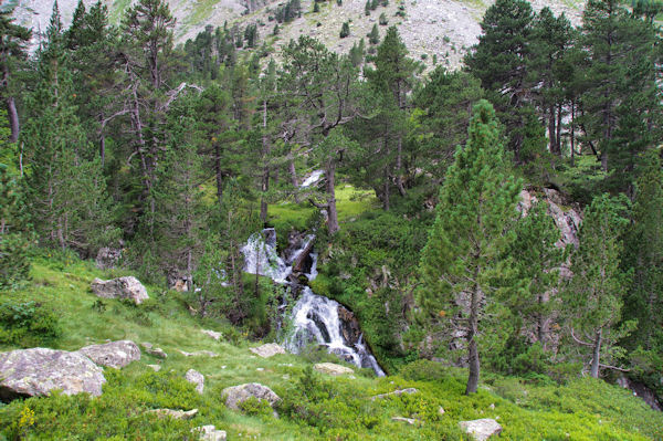 Petite cascade sur le Gave des Oulettes de Gaube