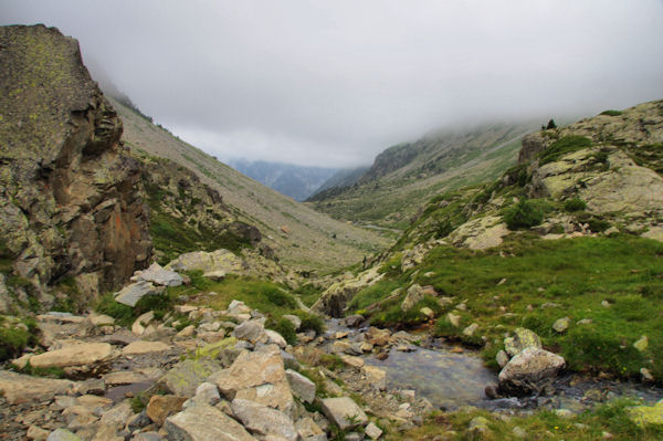 La valle de Gaube en aval des Petites Oulettes