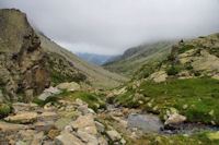 La valle de Gaube en aval des Petites Oulettes