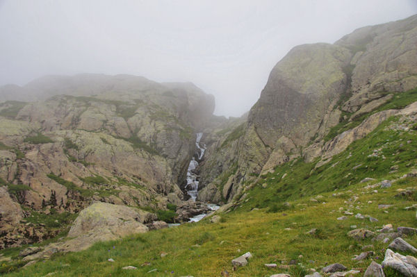 Petite cascade sur le Gave des Oulettes de Gaube