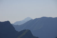 Au fond, le Pic du Midi de Bigorre