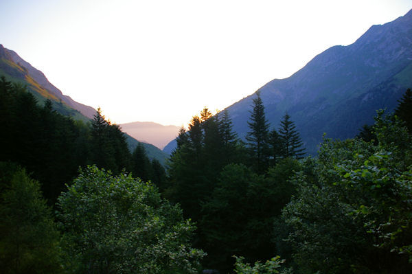 La valle du Gave d_Arrens au petit matin
