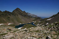 Le Lac de Pouey Laun domine par l'Hautafulhe, derriere, on appercoit le Grand Gabizo