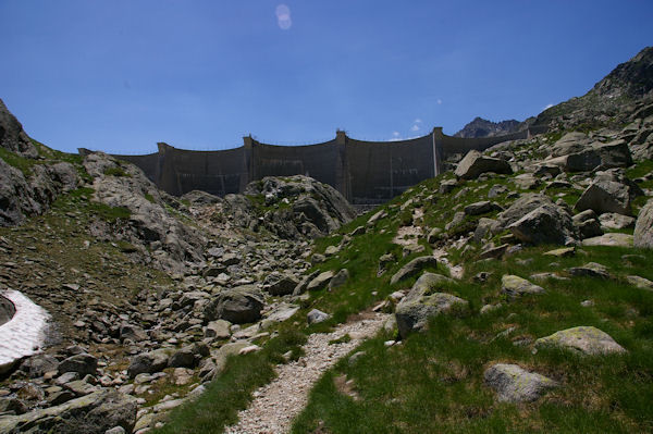 Sous le barrage de Migouelou, bel ouvrage!