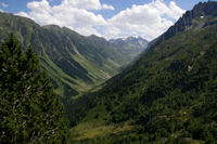 La vallee du Gave d'Arrens, le lac de Suyen et au fond, le Pic de Cambales