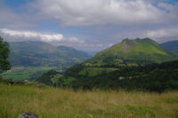 La valle du Gave d_Arrens, au fond, le Pic de Pan et le Pic Arrouy