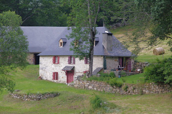 Une grange  Lesterle au Col des Bordres