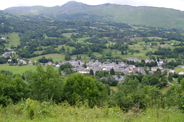 Arrens, eau fond, le Pic de Berbeillet