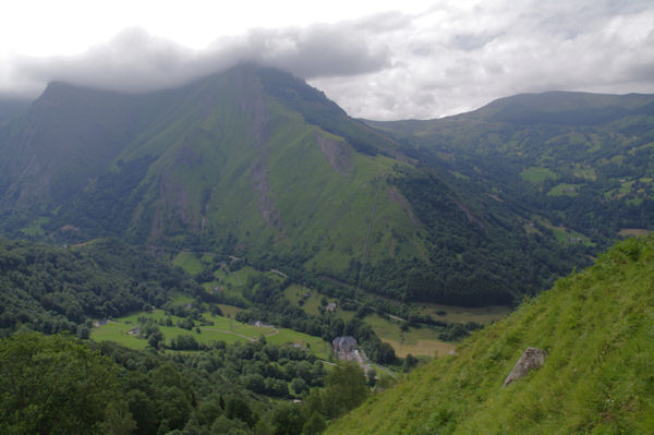 La valle du Gave d_Arrens depuis les pentes Sud du Pic de Predouset