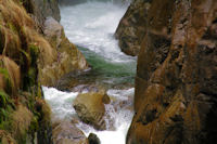 Sous la Cascade du Ceriset