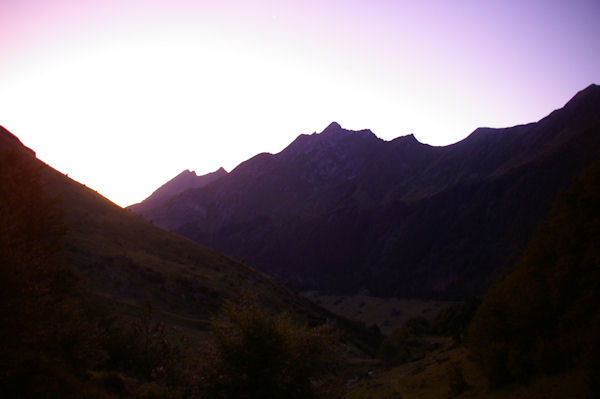 La crte entre le Pic du Midi d_Arrens et le Monest au petit jour