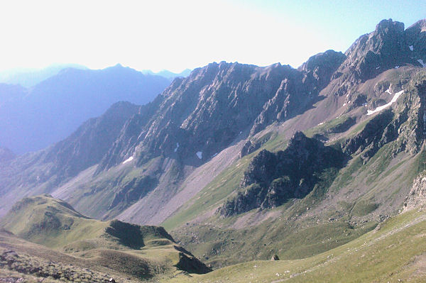 Le grand Arroubert depuis le Col d_Uzious, au fond, le Pic de l_Arcoeche et le Soum de Bassia de Hoo