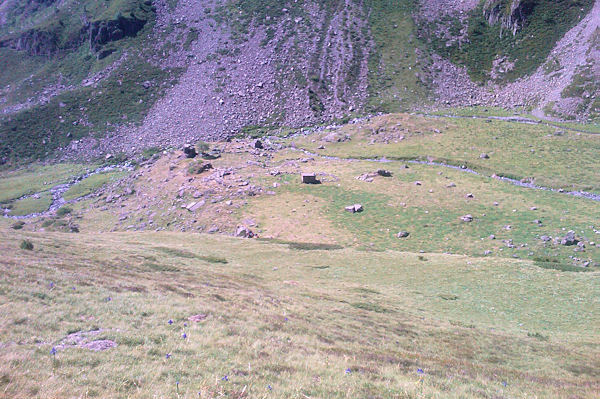 La cabanne de Bouleste prs du ruisseau de Labas