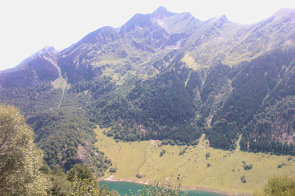 Le Lac du Tech domin par le Pic de Sarret