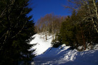 En montant au Col de la Serre depuis le Col de Couraduque