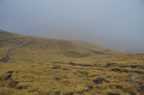 Le sentier du Col de Tentes vers le Lac des Espcires