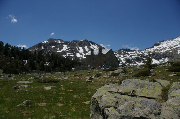 Un chalet au bord du lac d'Aumar