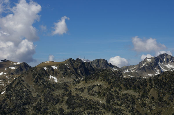 Au centre le pic du Midi de Bigorre depuis le Soum de Monpelat