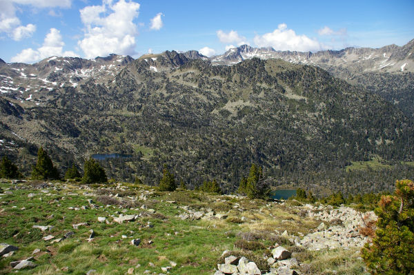 Le lac suprieur et le lac de l'Ours depuis le Soum de Monpelat