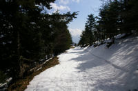 Au fond, le Col de Couret