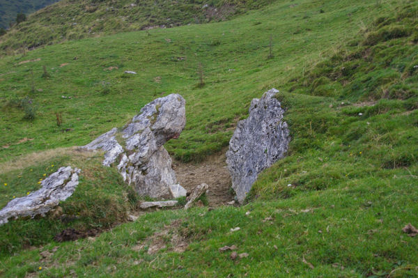 Un petit portillon naturel sur le GR10 / GR36