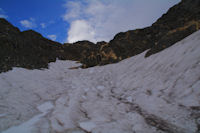 Un neve dans le vallon sous le Petit Pic de Tapou