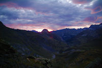 Lever de soleil sur la vallee d'Ossoue