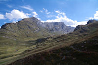 La vallee de la Canau, au dessus, le Pic des Secres et le Pic de Gabiet