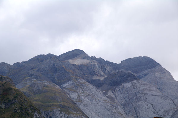 Le Pic du Milieu, le Grand Pic de Tapou et le Montferrat