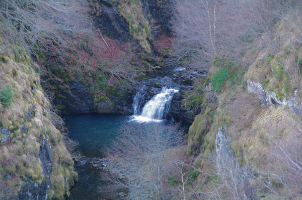 Petite cascade sous le barrage du Tech