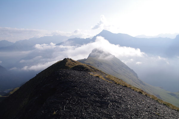 Au sommet du Pic de Tentes, au lon le Pic de la Pahule et le Pimn