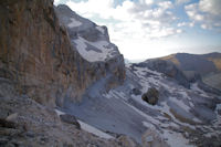 Les falaises sous le Casque du Marbore, cote Espagnol