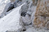 Passage entre la muraille et le neve