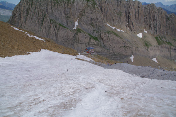 La descente dans le nv vers le Refuge de la Brche