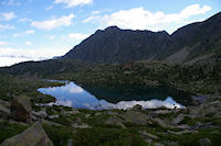 Le Lac de Mounicot, au centre, le Pic d'Astazou suivit de la Crte de la Mourle