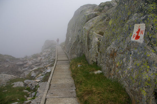 Le passage sur une conduite prs du Lac Det Mail