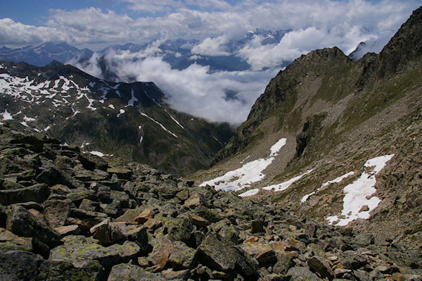 La caillasse en descendant vers le Col de Coume Estrte