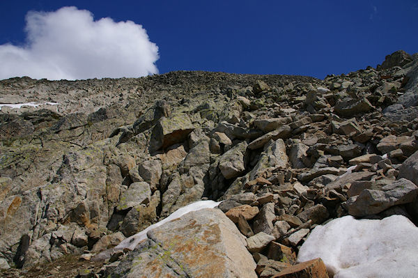 La caillasse en descendant vers le Col de Coume Estrte