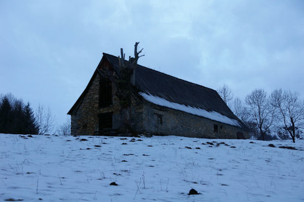 Une grange prs du ruisseau de la Coustette