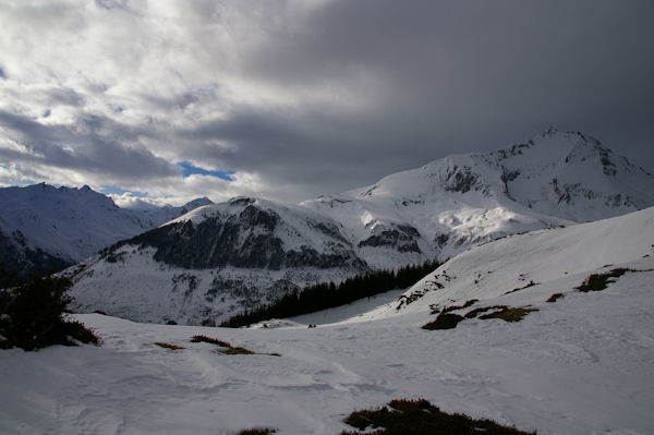 La Pointe de Surgate et le Petit Gabizos depuis le Turon d_Ompr