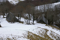 Deux granges au dessus du Ruisseau de Hoo