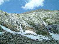 Cascade des eaux du glacier du Montferrat