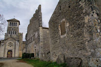 L_glise et l_ancienne abbaye d_Aujols