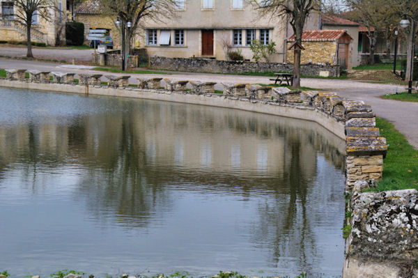 Le lavoir d_Aujols