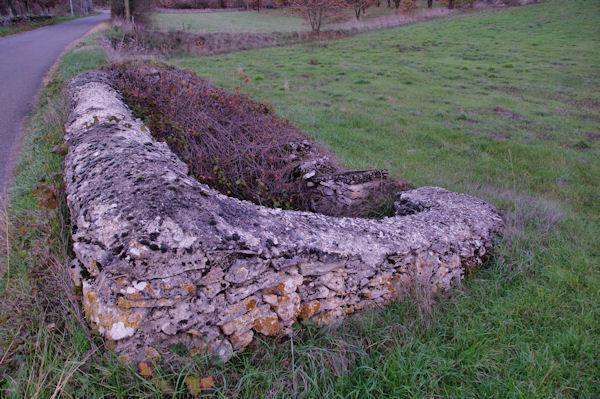 Vieux bassin vers Les Rengades