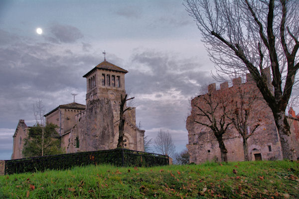 L_glise et l_ancienne abbaye d_Aujols