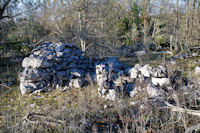 Une cazelle ruine vers l_Igue de Mont Fouillous